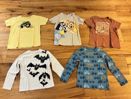5 Kinder T-Shirts Set gemischt Grösse 128 guter Zustand
