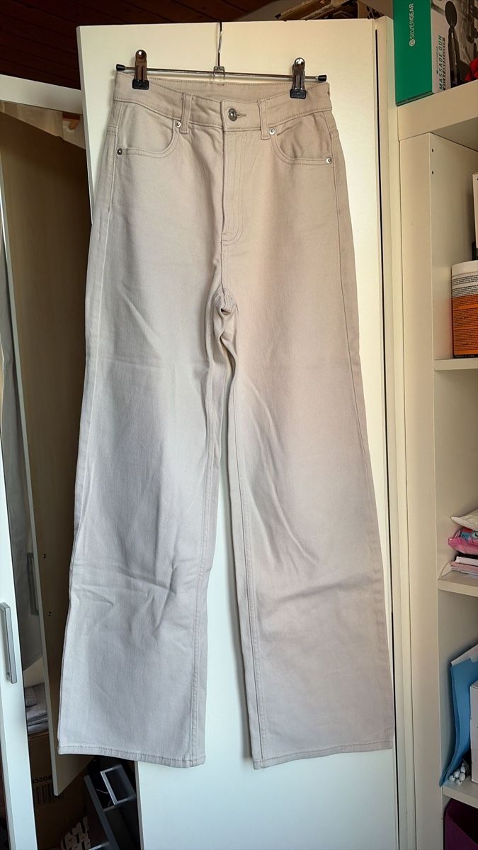 H&M Pantaloni: Hosen beige – Usato da Buttikon SZ venduto da gresa.d
