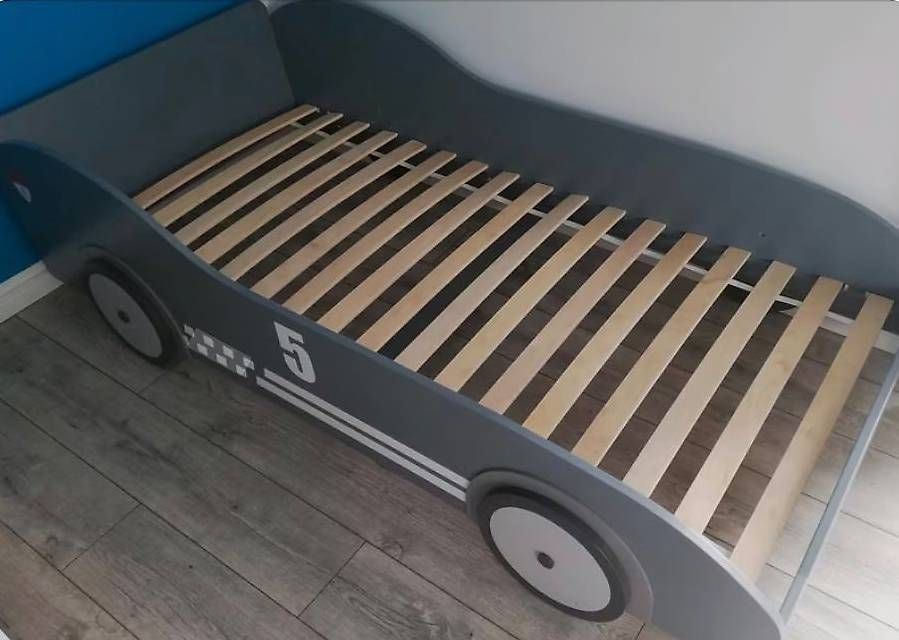 Letti: Kinderbett- Rennauto- Design mit Matratze – Usato da winterthur venduto da Huppo 1