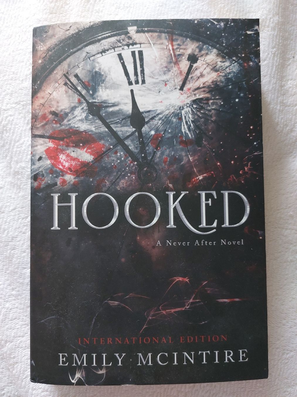 Libri: HOOKED - Emily Mcintire – Usato da Effretikon venduto da jea_yq2t