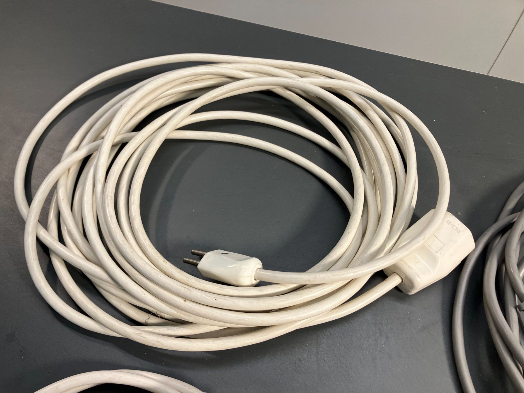 Kabel: Post. div. gebr. Verlängerungskabel ab 1.- – Gebraucht aus Lichtensteig von Buy24International 3