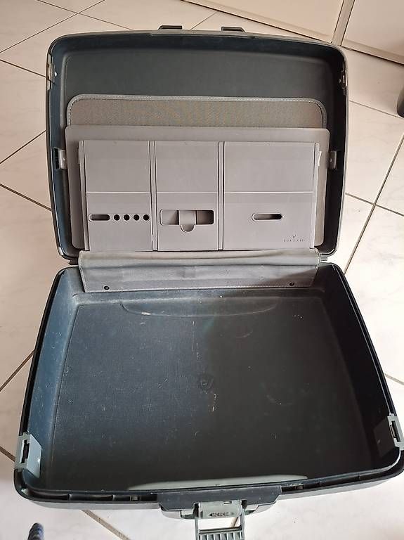 Valises & Sacs: Valigia in plastica con combinazione  – D'occasion à Roveredo GR par drifter88