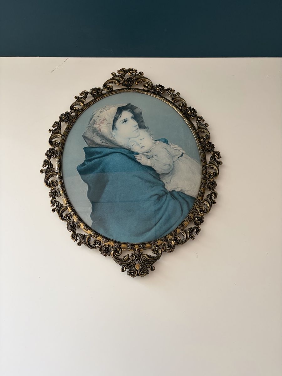 Foto & Immagini: Ovaler Bilderrahmen mit Madonna der Strasse Antik Messing – Usato da Winterthur venduto da silen