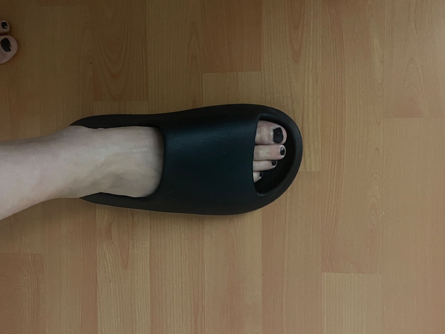 Adidas Herrenschuhe: Adidas Yeezy Schlappen – Gebraucht aus Zürich von ber_r6vw 3