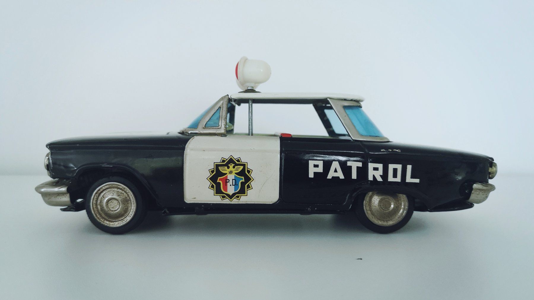 Modellini d'auto: altes Blechauto (1:18) – Usato da Niederbipp venduto da kevintifu20 2