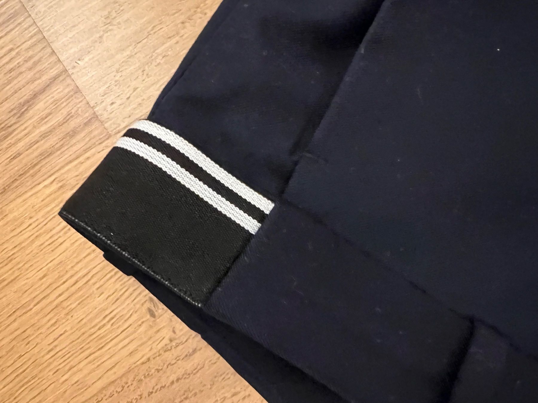 H&M Pantaloni: Dunkelblaue elegante Hose – Usato da Altendorf venduto da wqv_97 2