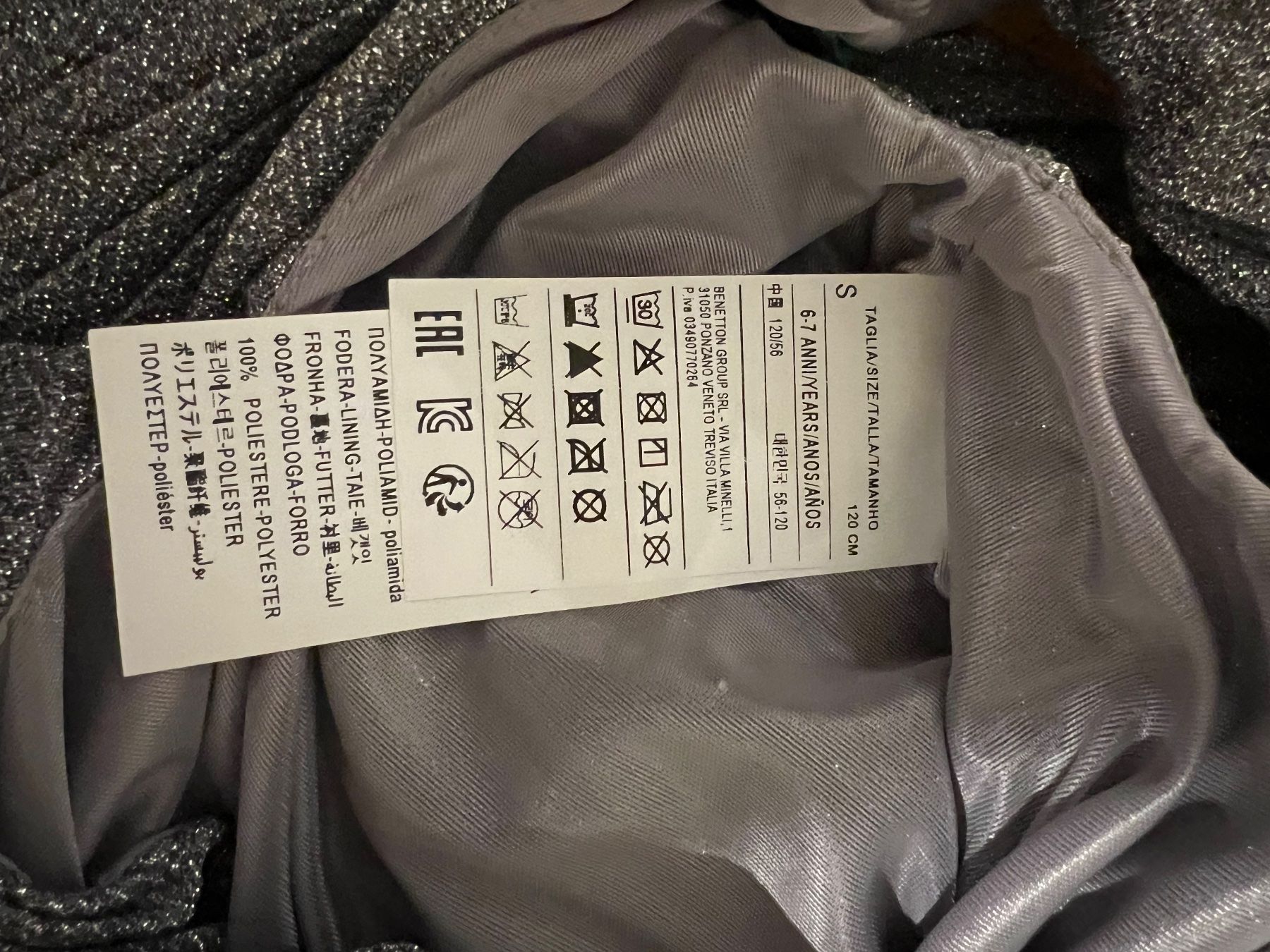 Costumi: Benneton Mädchen kleid Gr 120 – Usato da Hinwil venduto da jua_t8vd 4
