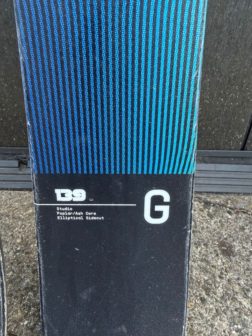 Faction Sci: Faction Studio Grom 139 cm inkl. Marker GripWalk-Bindung – Usato da Ehrendingen venduto da Thorpedo 1