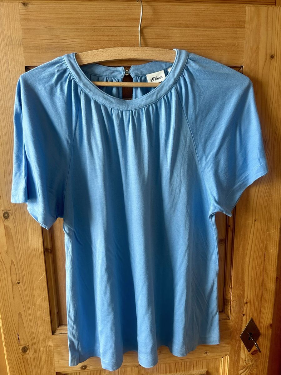 S.Oliver Tops: Damen Bluse s.Oliver hellblau Kurzarm Grösse 38 – D'occasion à Röschenz par Sandbox28