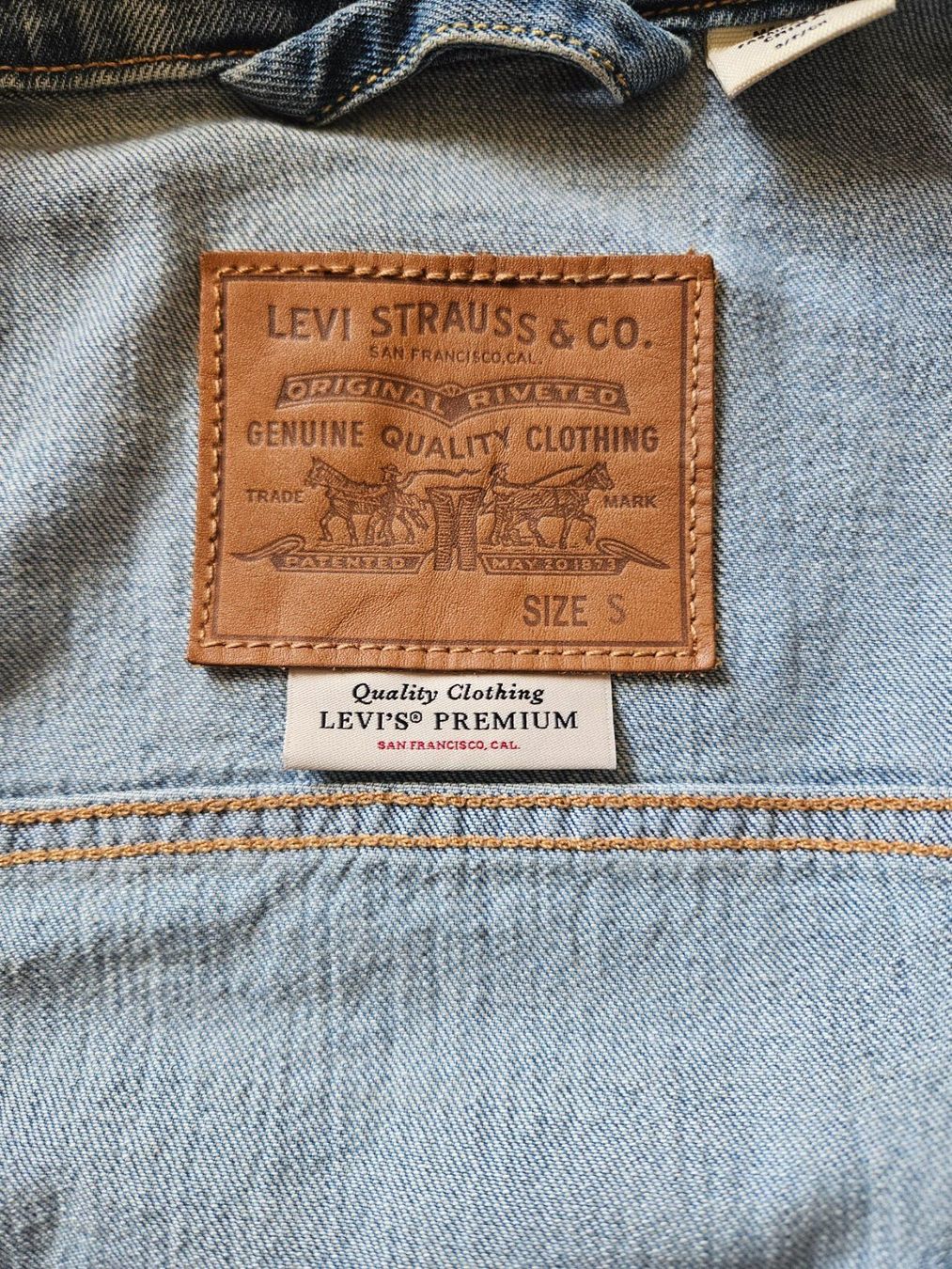 Levi's Jacken: Jeansjacke Levi's - The Trucker - Washed Blue – Gebraucht aus Rothrist von Kev199 2