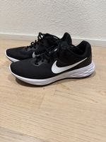 Neue Nike Sportschuhe Grösse 44 