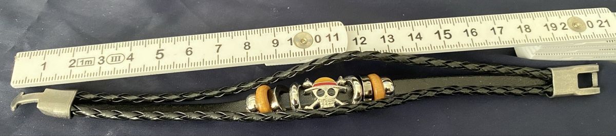 Bracciali & Braccialetti: One Piece Armband mit Strohhüte Emblem – Nuovo e nell'imballaggio originale da Allschwil venduto da Deal_Tiger99 2