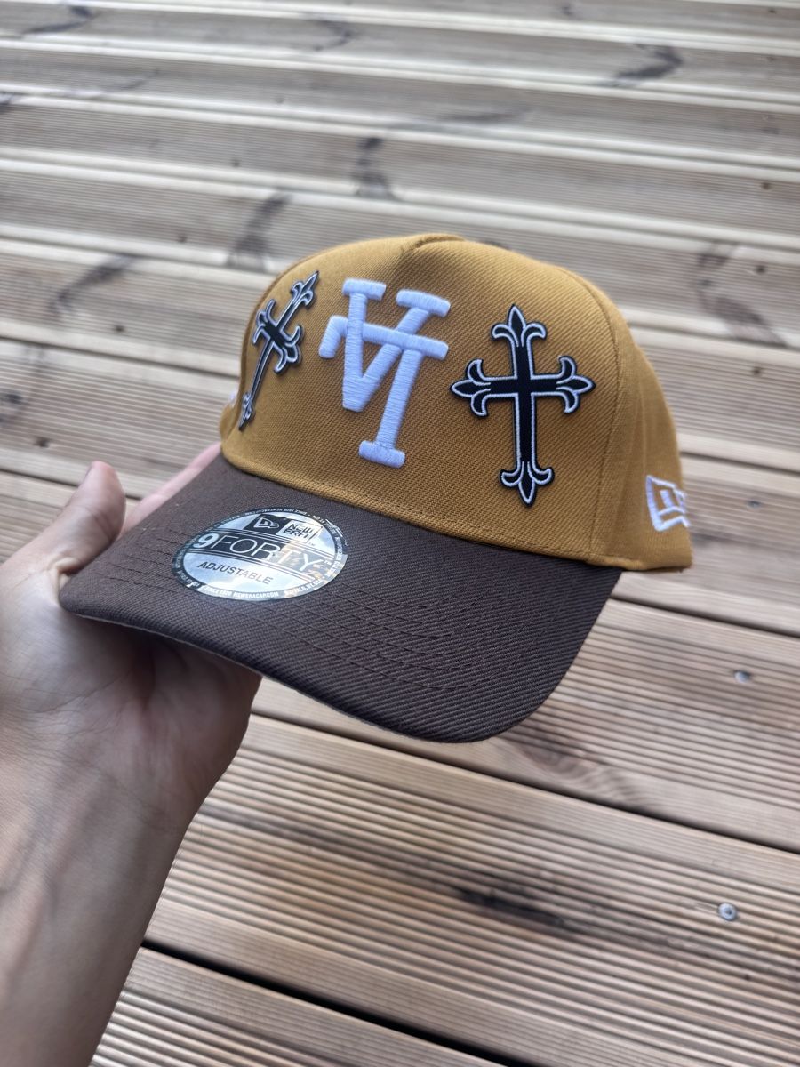 New Era Copricapi, berretti & cappellini: New Era Custom LA Gothic Cross Snapback Cap – Nuovo e nell'imballaggio originale da Caviano venduto da reselleo 2