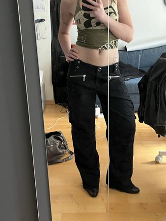Black lowrise pants