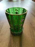 Antikes grünes Glas