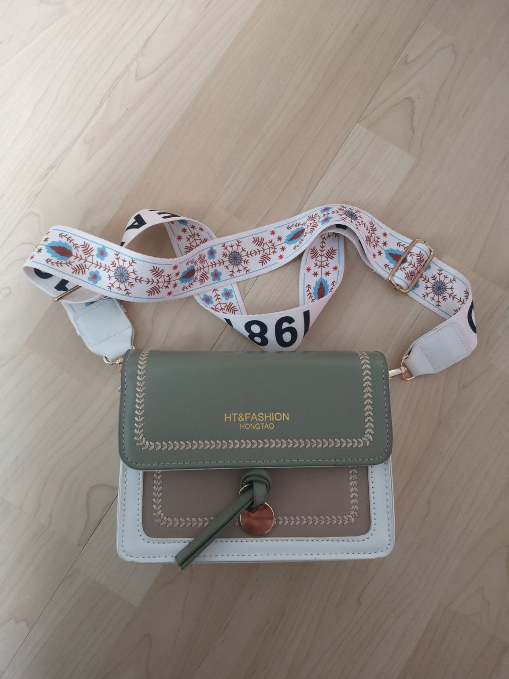 Sacs femmes: Schöne Handtasche – D'occasion à Büttikon AG par PAM120319
