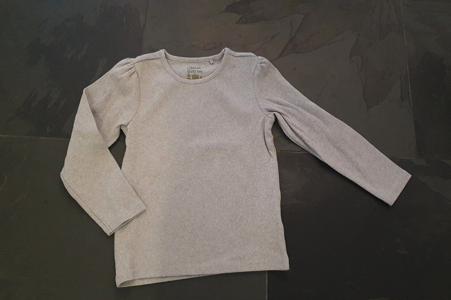 Pullover & Sweatshirts: ++ Pullover ++ Gr. 122 / 128 ++ in grau ++ NEU ++ – Neu (gemäss Beschreibung) aus Chur von aladin_04