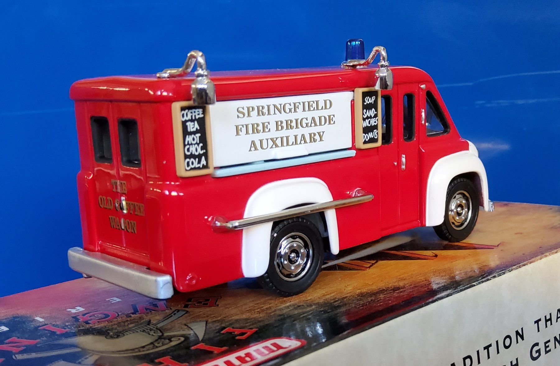 Dodge Modellautos: Modellauto "Dodge Route Van Fire Fighter" 1948 1/43 YFE16 – Neu und originalverpackt aus Grüningen von VENOM59 3