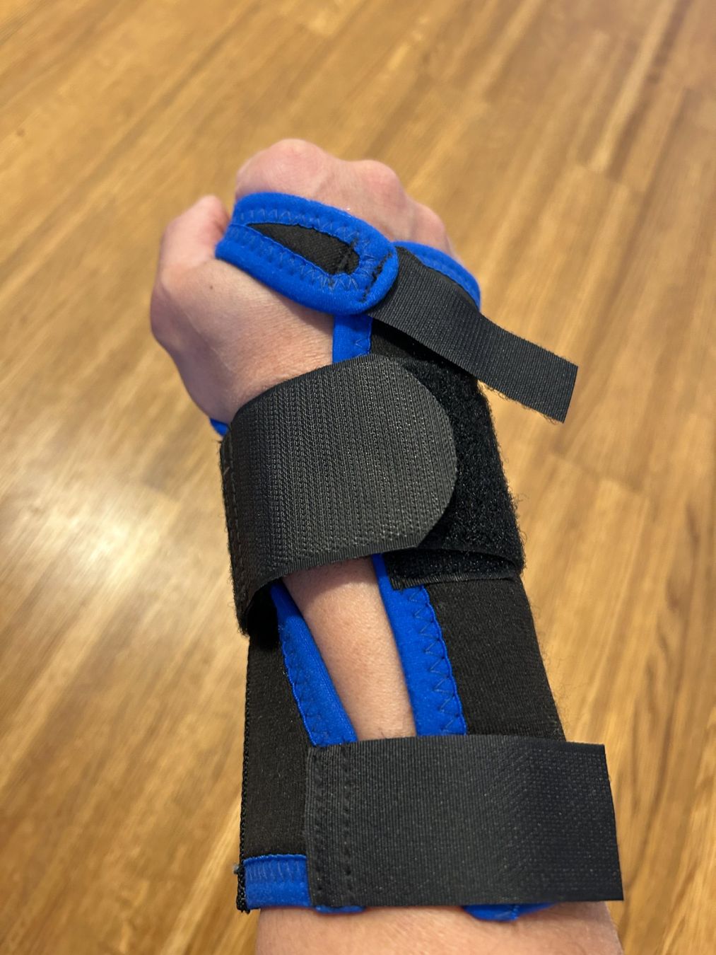 Guanti & manicotti: Stützender Handgelenk-Handschuh "DeRoyal" (Gr M) – Usato da Küsnacht ZH venduto da filo_fila8700 1