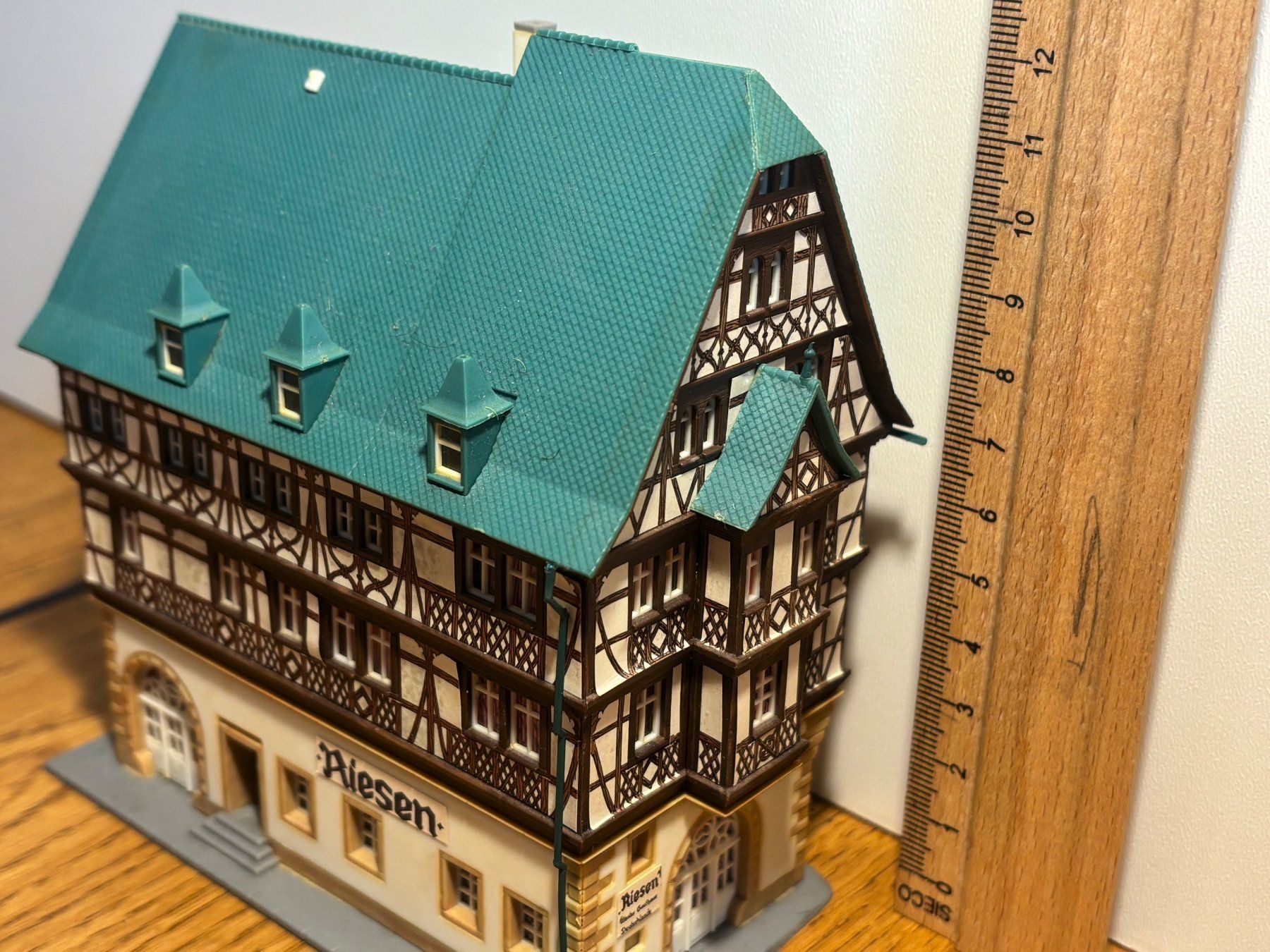Modellini di ferrovie: G0671: Altstadthaus (Spur N) – Usato da Birsfelden venduto da Birs_25 5