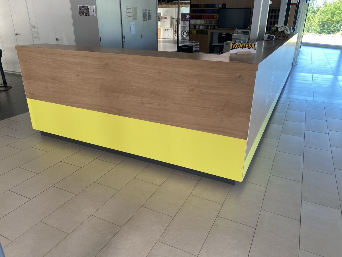 Allestimento di negozi e stand fieristici: Theke, Empfangstresen oder Bar – Usato da Hägglingen venduto da Karin0802 1