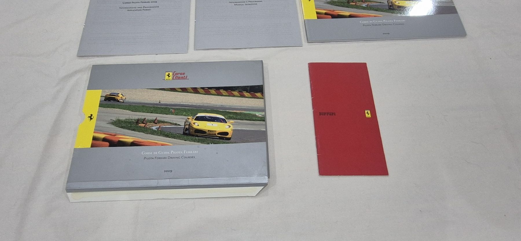 Livres: Ferrari Corse Clienti 2009 Sammlerset – D'occasion à Wangen an der Aare par RareAndLimited 1