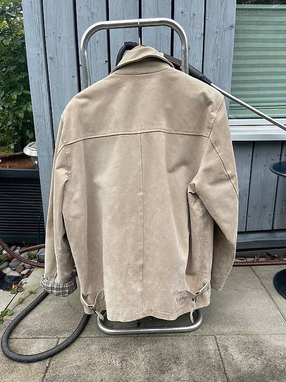 Vestes: Wildlederjacke beige – D'occasion à Therwil par niggidaetsch 1