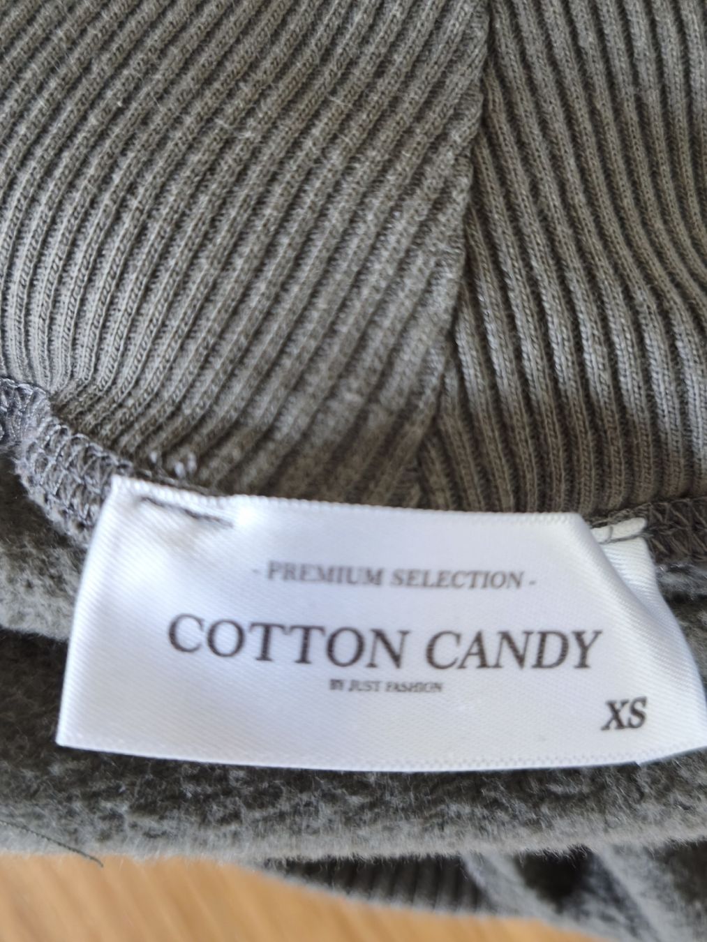 Pullover & Sweatshirts: Cotton Candy Pullover Kragen XS olivfarben  – Gebraucht aus KRIENS von Franzy_Blond10 3