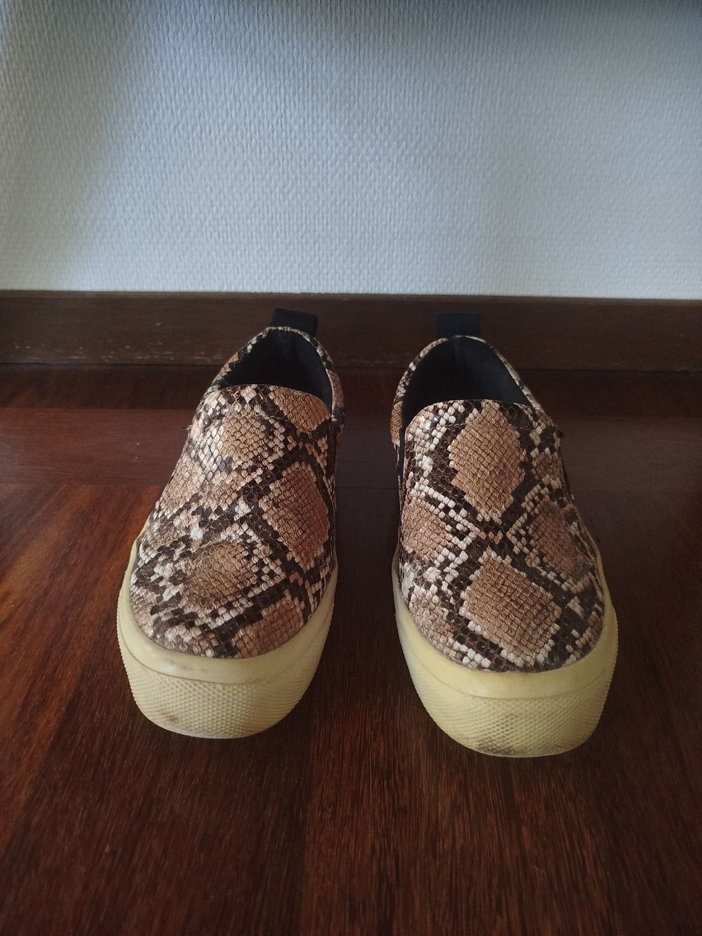 Zara Scarpe da donna: Slides/Mules/Mokassins mit Schlangenmuster – Usato da St. Gallen venduto da jbu_ns6v 1