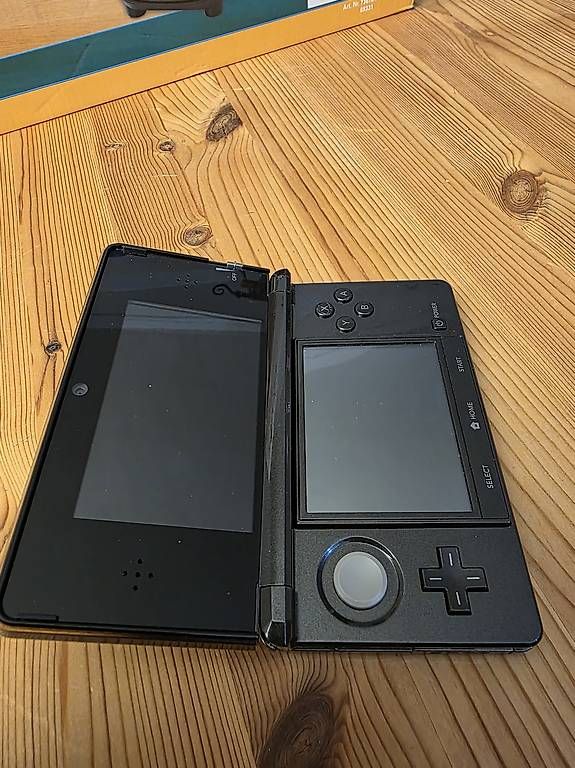Console: Nintendo 3DS mit Hülle und Netzteil – Usato da Schlattingen venduto da JG1234 1