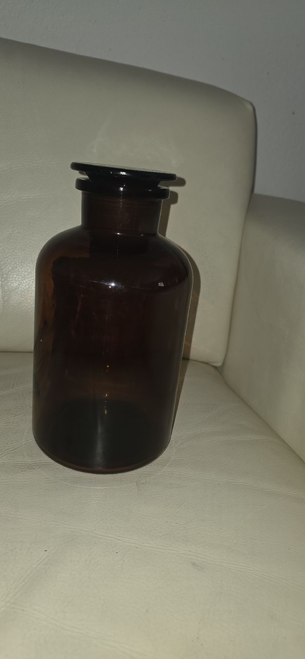 Laborzubehör: Pharmazeutische Flasche in Bernsteinglas 2L – Gebraucht aus Allschwil von Ntt01