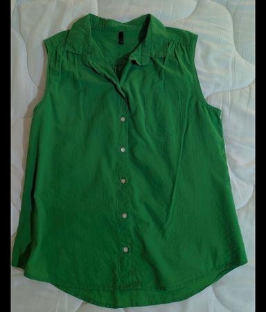 Benetton Sleeveless Shirt, green, Size S (good condition)
