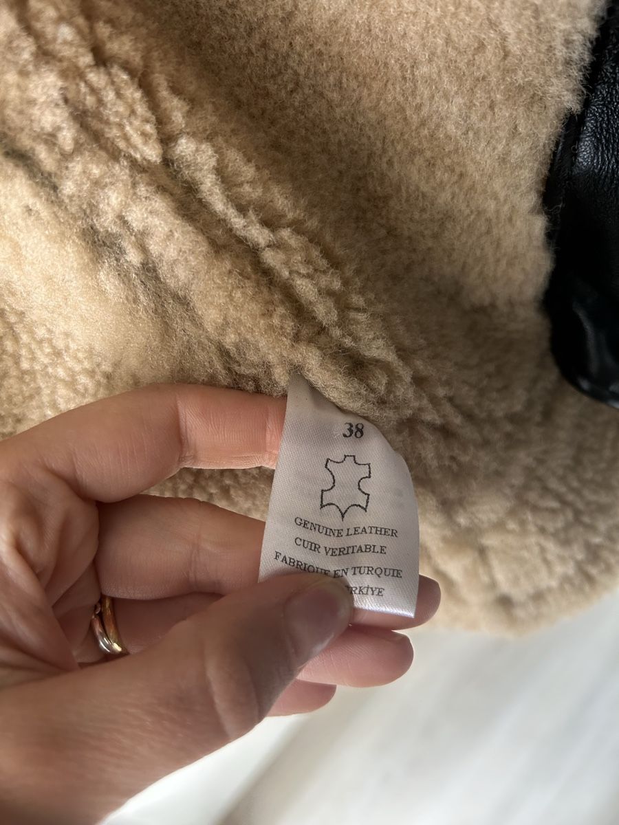 Giacche: Schwarze Shearling Jacke, Echtleder/Lammfell - Gr. 38 – Nuovo (secondo la descrizione) da Andwil SG venduto da nin_y2zm 1