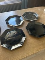 Schwarze Teller