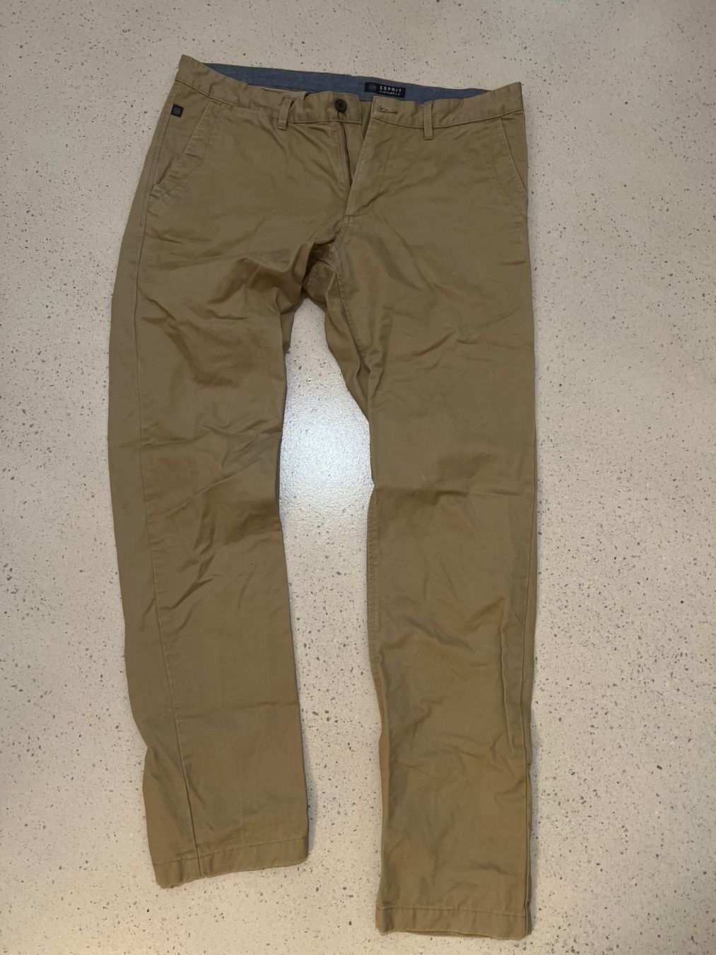 Esprit Pantaloni: Hose von Esprite Regular Fit Gr 34/34 – Usato da Alpnach Dorf venduto da MiKoMarkt