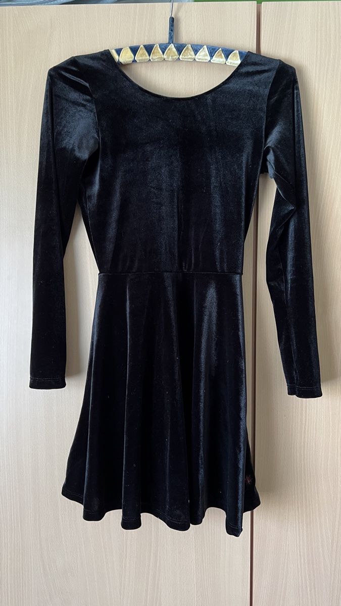 Brandy Melville Vestiti: Samt Kleid – Nuovo (secondo la descrizione) da Therwil venduto da blubblubblubb