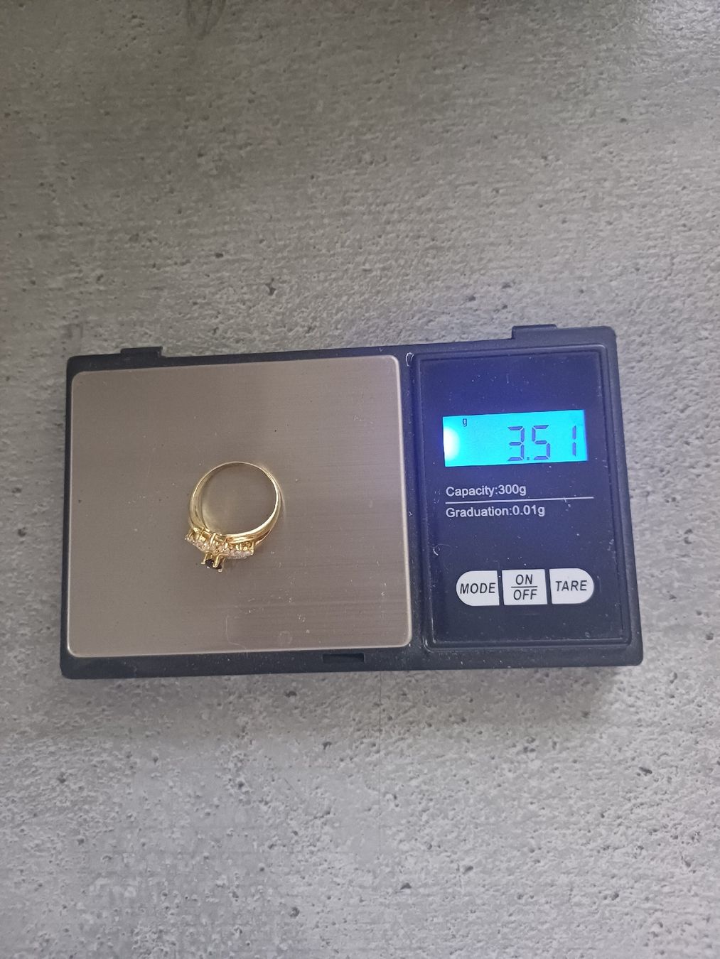 Anelli: Goldring 585 mit Steinchen 3,51g – Usato da Ostermundigen venduto da Loulilou86 4