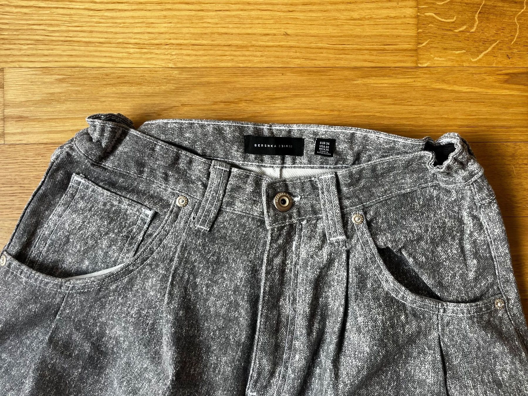 Bershka Pantaloni: Pantalon effet Jeans très large – Usato da La Tour-de-Trême venduto da lol_85kj 1