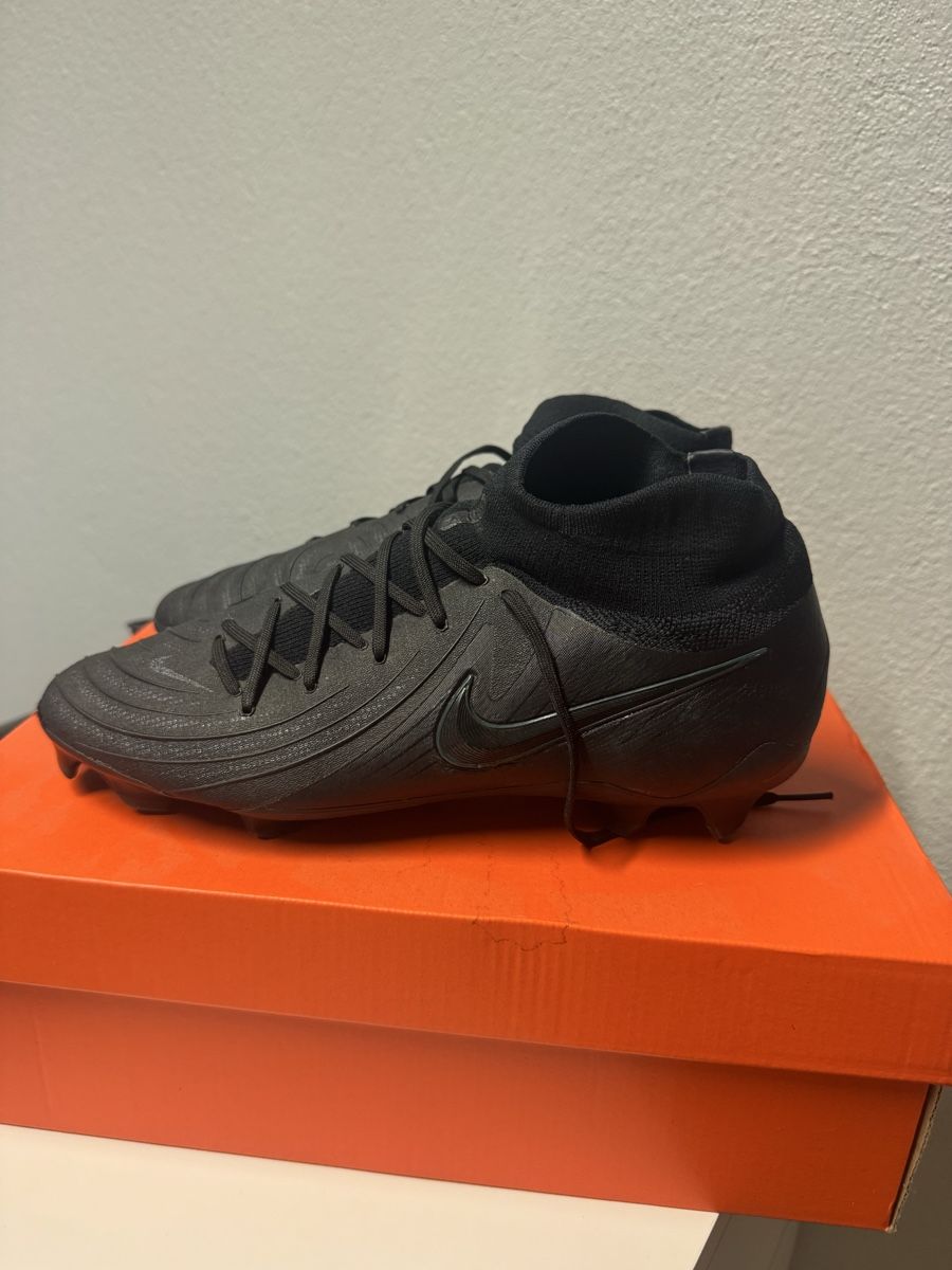 Sonstiges zum Bergsteigen & Wandern: Crampons Nike Mercurial Noir Taille 41 – Gebraucht aus Bussigny von mel_5gct