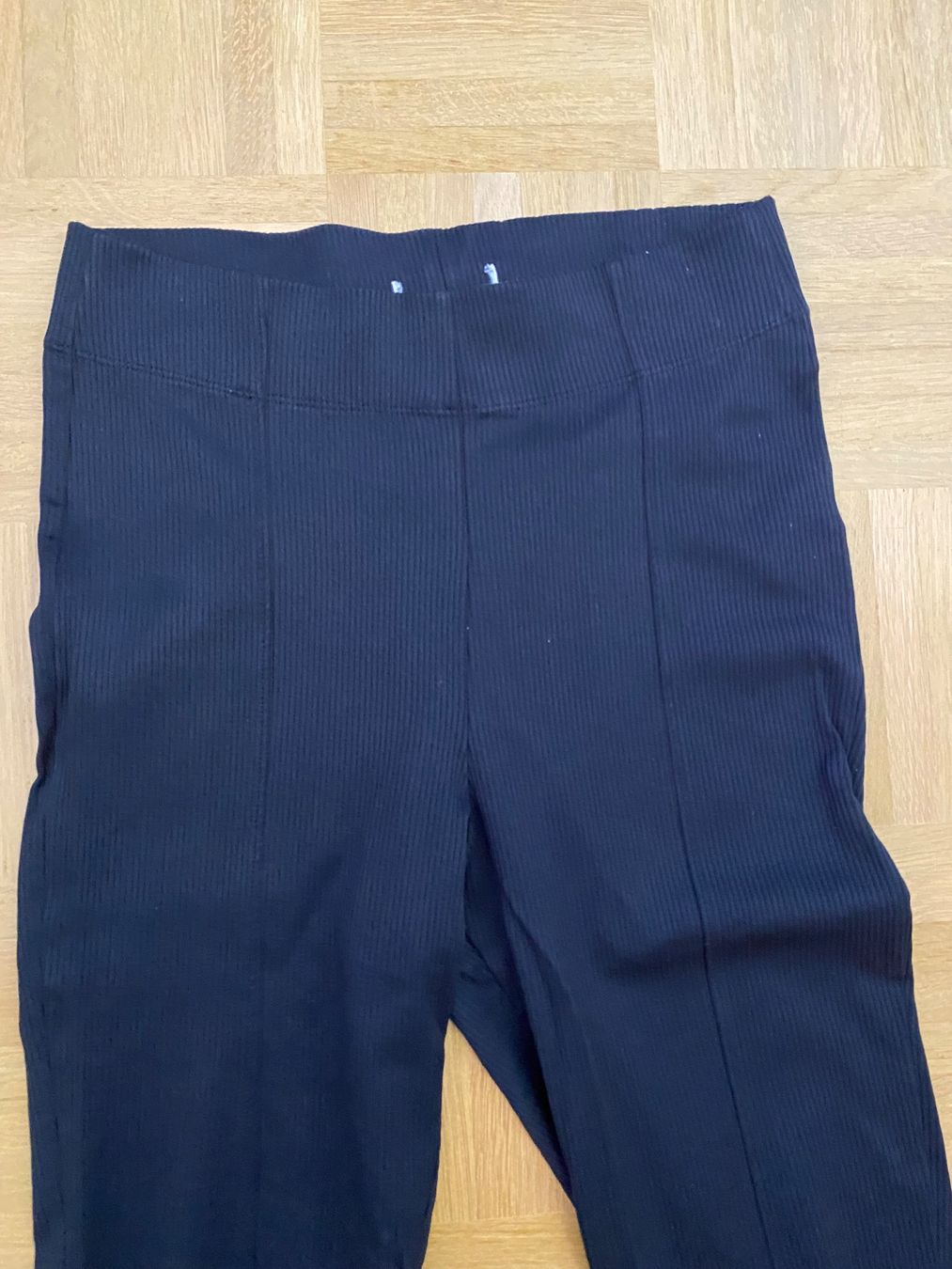 Bershka Leggings: Schwarze Leggins von Bershka – Usato da Pfaffhausen venduto da Niki_2020 1
