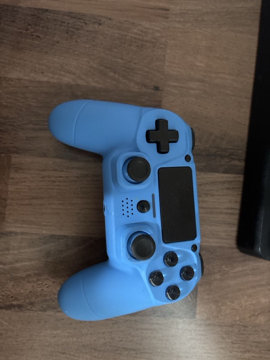 Sony Console: PS4 mit Controller und Games bundle – Usato da Uster venduto da mase10000 1