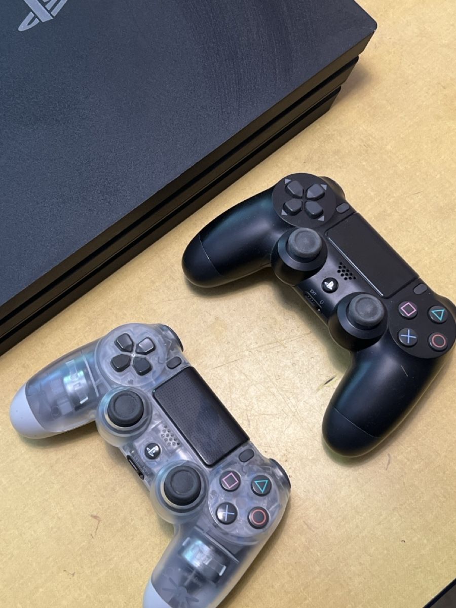 Sony Console: Ps4 pro mit Controller – Usato da Adetswil venduto da lul_jc8j 1