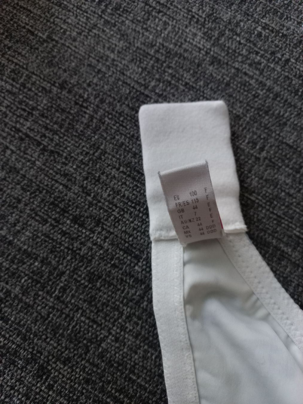 Altra biancheria intima: BH Gr. 100F von Triumph ungetragen – Nuovo (secondo la descrizione) da Oberuzwil venduto da venditum. 4