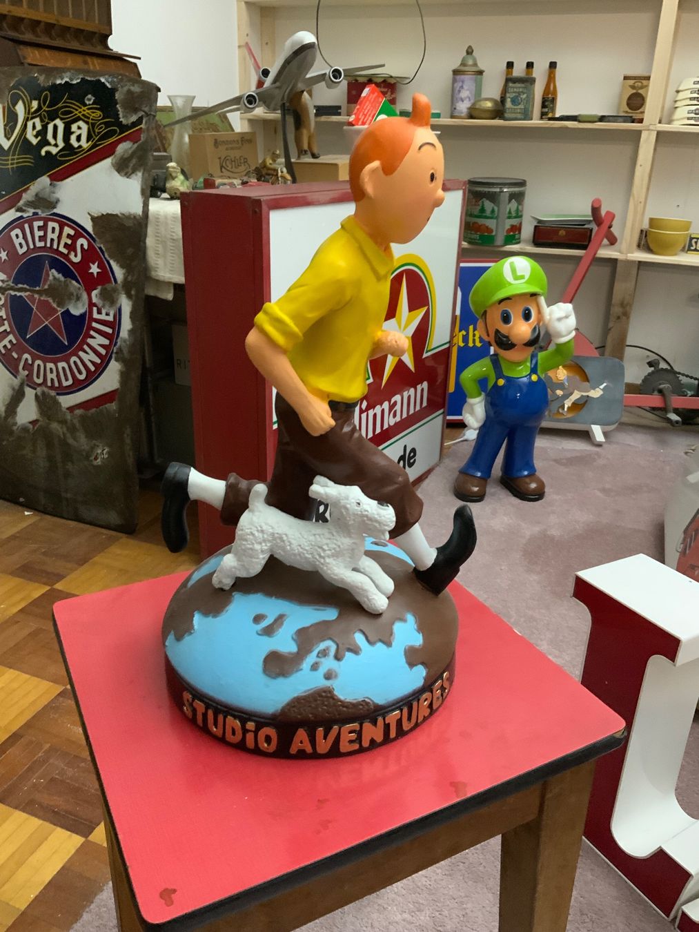 Comics: Tintin Figur mit Milou auf Globus Studio Aventures – Gebraucht aus Willisau von Minali 2
