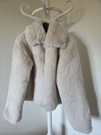 Super Italienische Kurzjacke in Webpelz neu