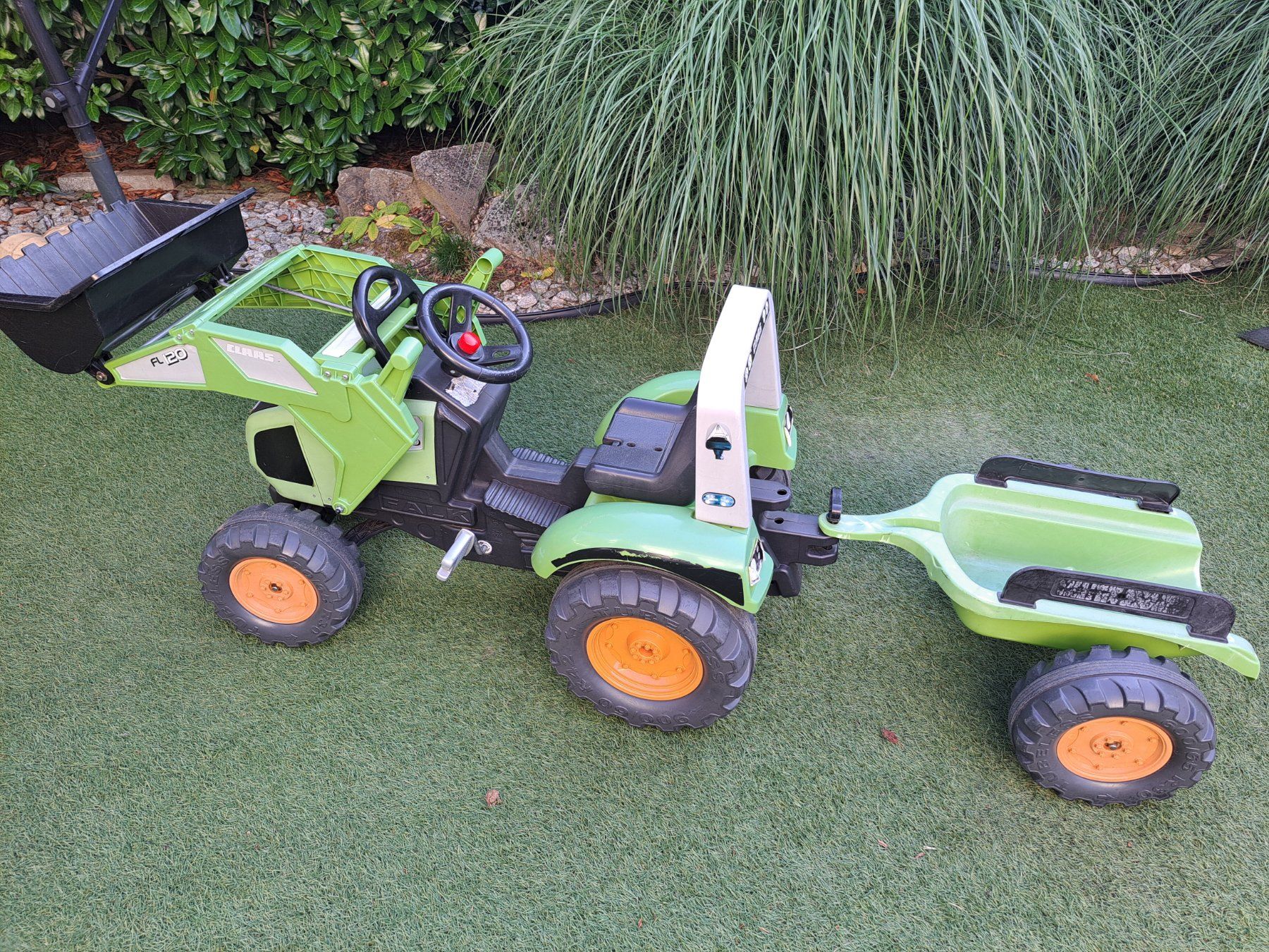 Véhicules pour enfants: CLAAS Kindertraktor mit Anhänger – D'occasion à Bünzen par nagyagi111mail