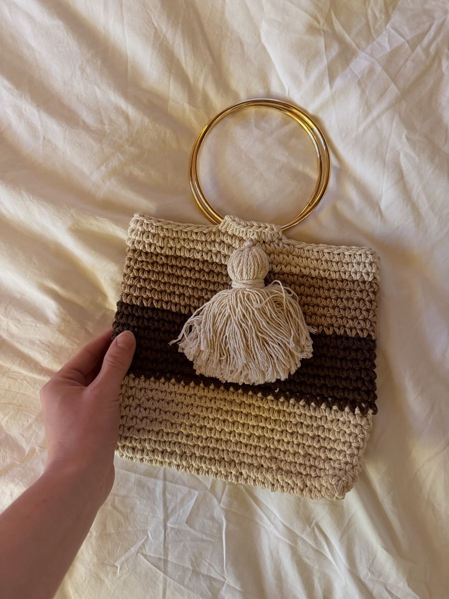 Borse da donna: Crochet Summer Bag with Gold Handles – Nuovo (secondo la descrizione) da Zürich venduto da BettinaMarie2308