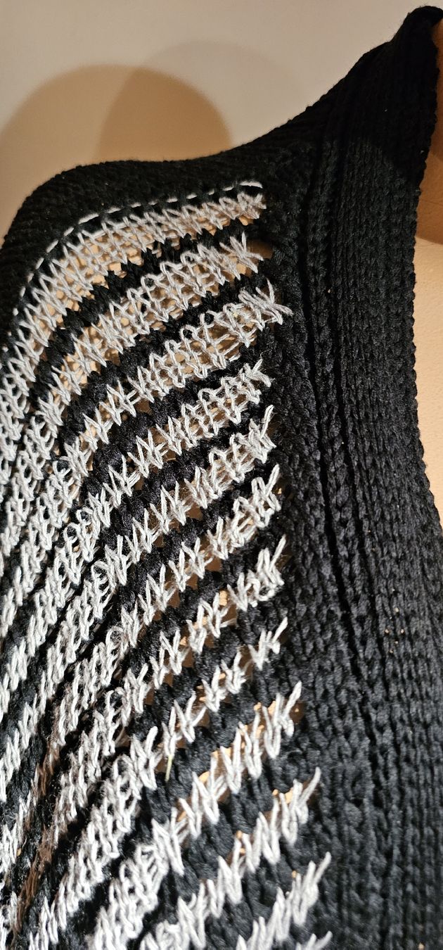 Giacche: Schwarze Strickjacke, Grösse unisize, neu – Nuovo (secondo la descrizione) da Ferden venduto da jemyce 1