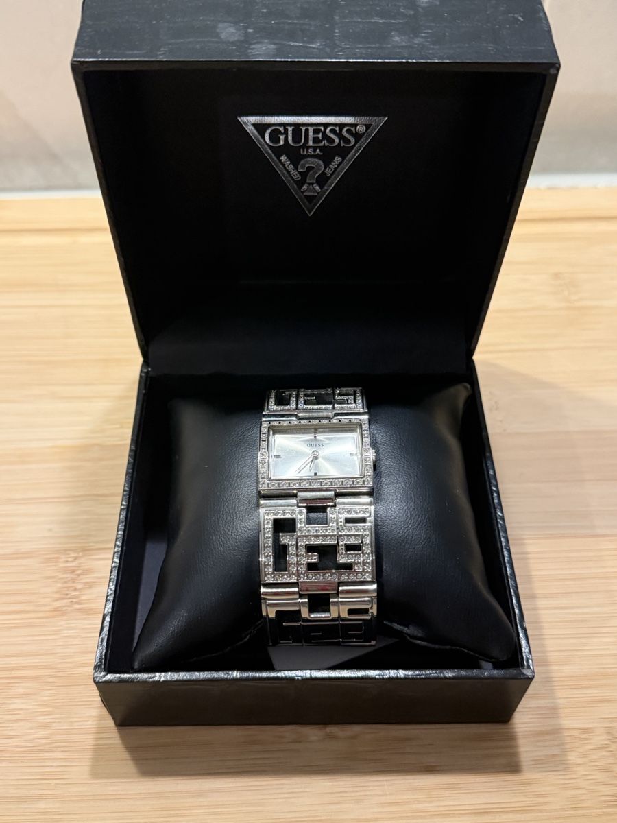 Guess Orologi: Elegante Guess Uhr mit Strass -Originalbox – Usato da Basel venduto da zukk_
