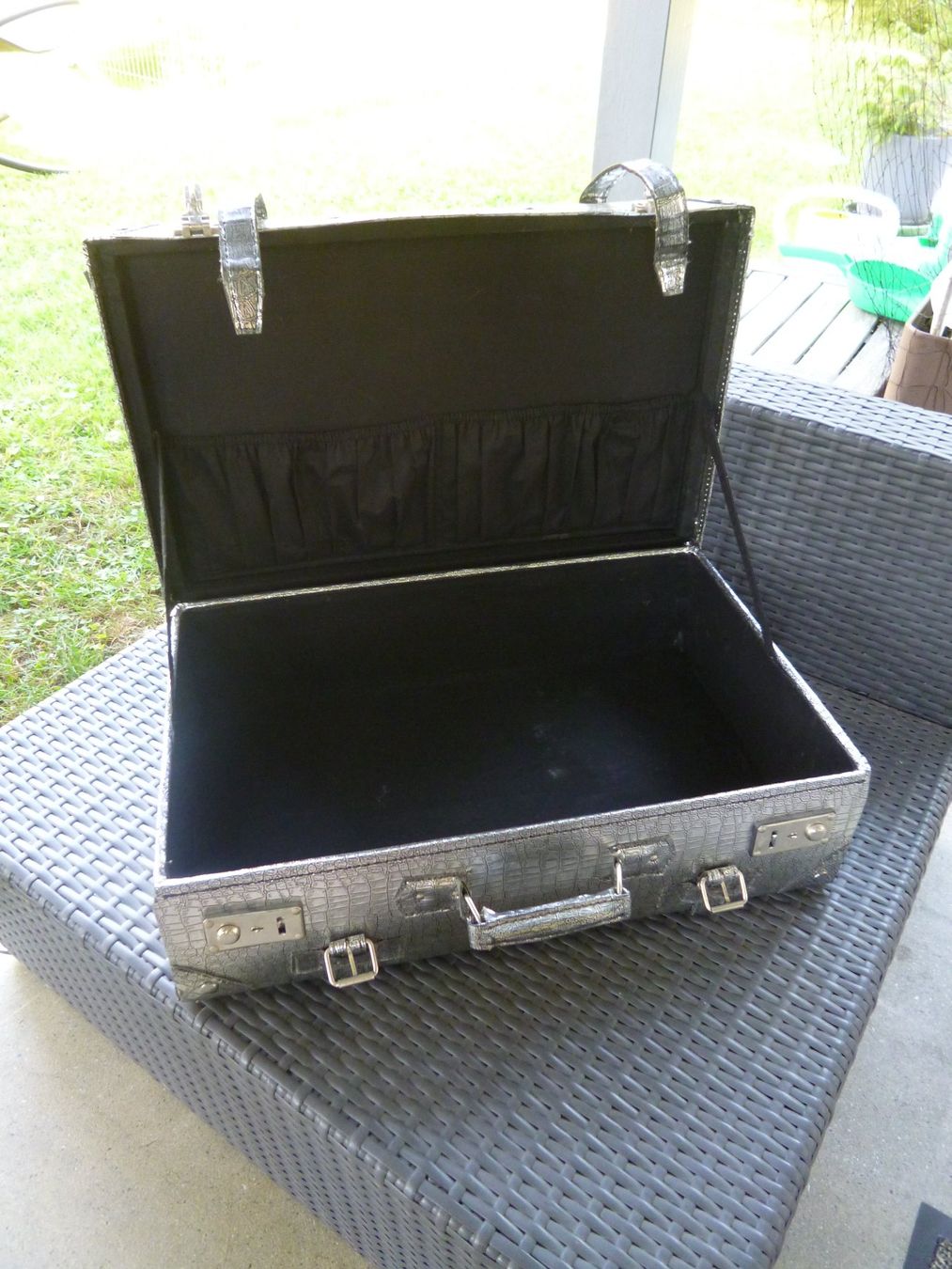 Valises de voyage: silbriger Koffer   speziell – D'occasion à Dättlikon par Mamakuga 7